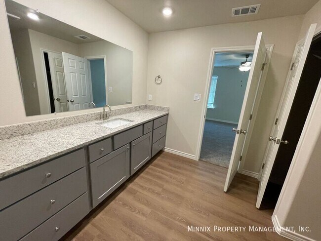 Building Photo - 1309 Bajada St