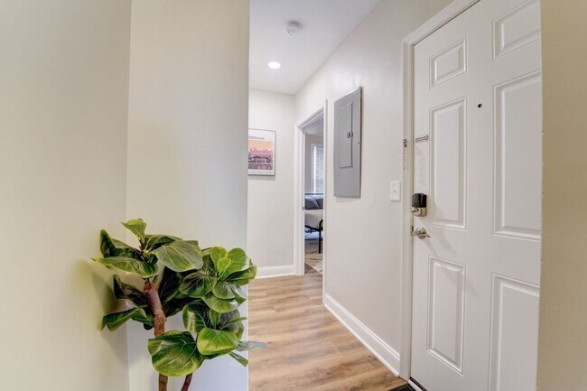 Building Photo - Calvert Street Unit 3 (N.)