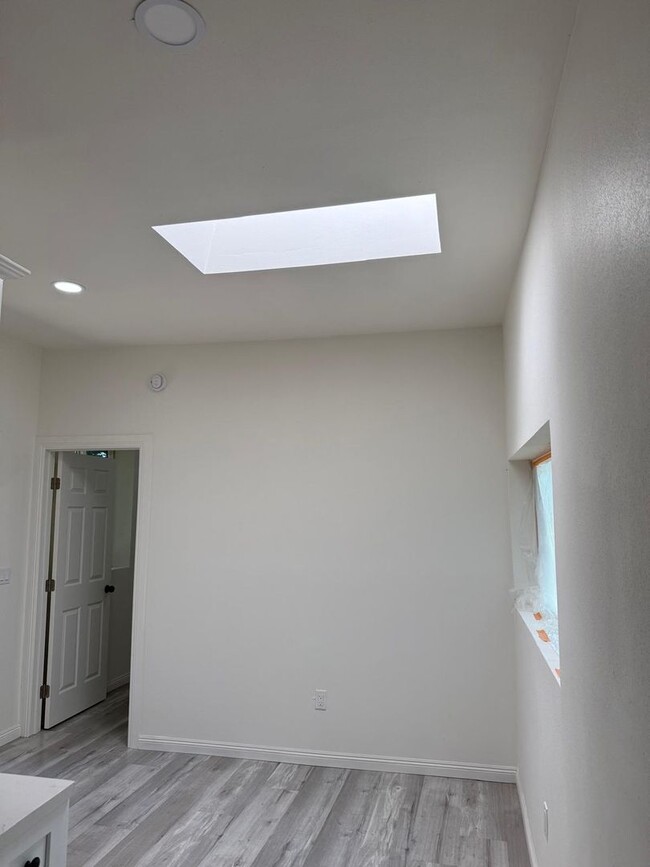 Building Photo - 45840 Coyote St