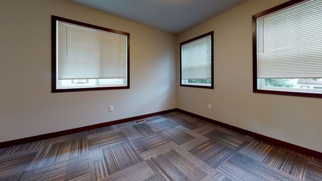 Building Photo - 408-410 SE 8th St