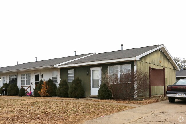 Primary Photo - Cottage Apartments