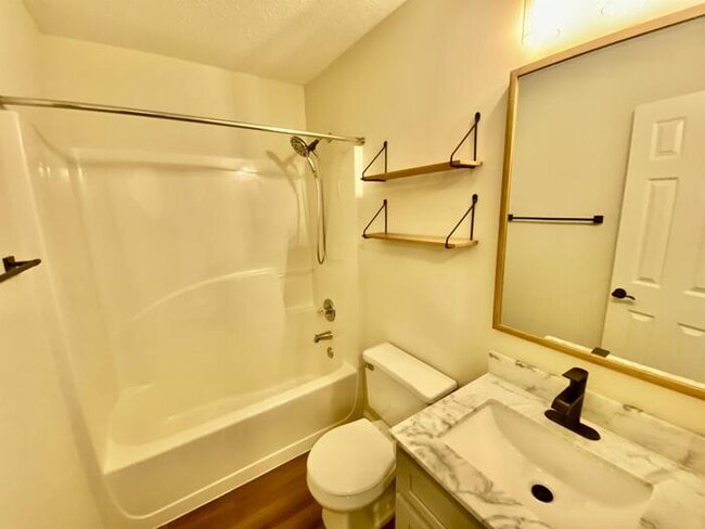 Building Photo - 108 Wildweed Ct