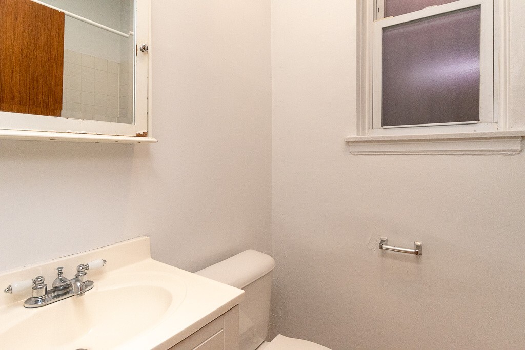 Building Photo - 2832 N Burling St