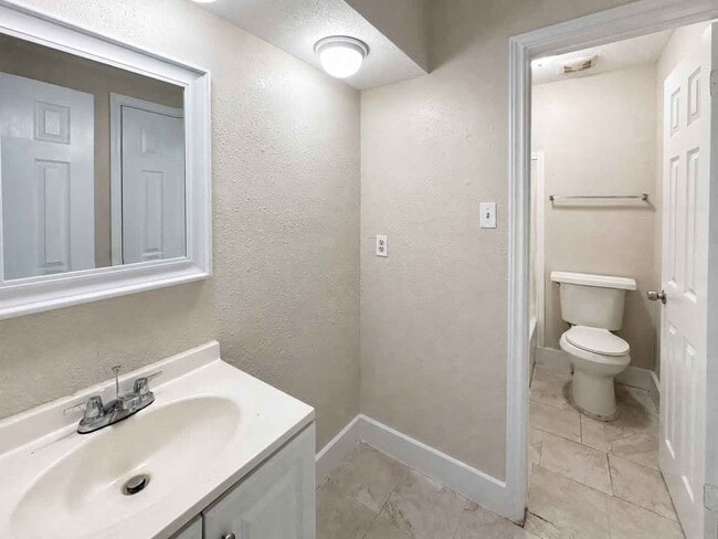 Building Photo - 8710 Parkway Forest Dr
