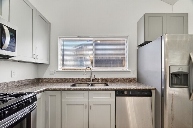 Building Photo - 1122 Woodbridge Ave