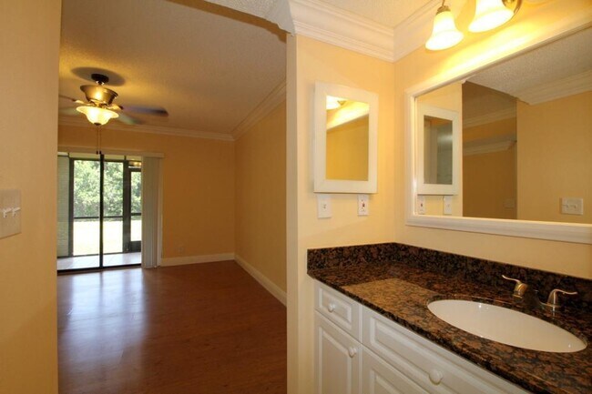 Building Photo - 4706 Lucerne Lakes Blvd