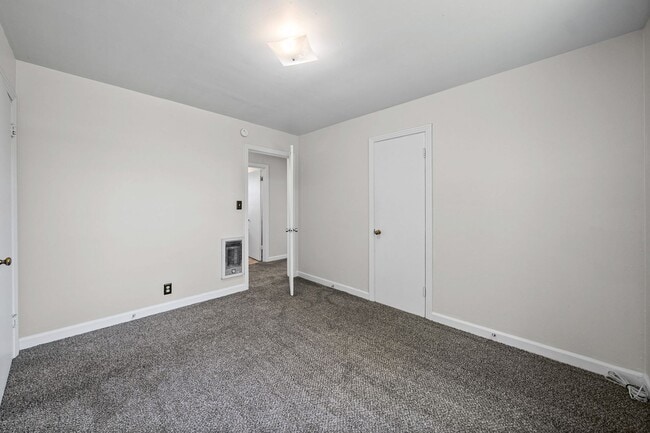 Building Photo - 3 Bedroom Home For Rent Near Lowes On Madison Street!