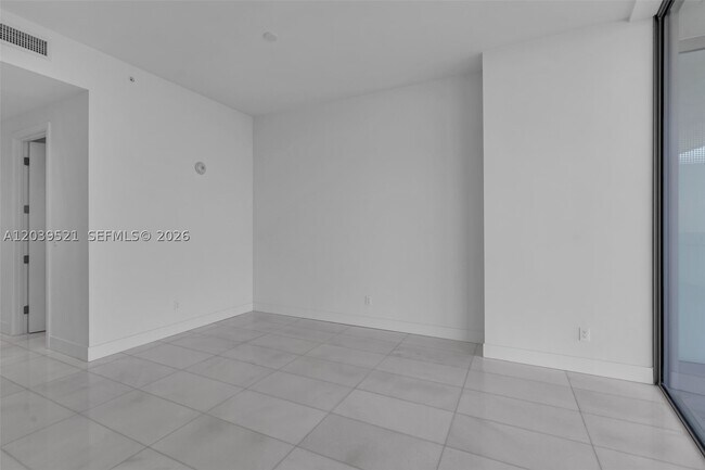 Building Photo - 175 SE 25th Rd