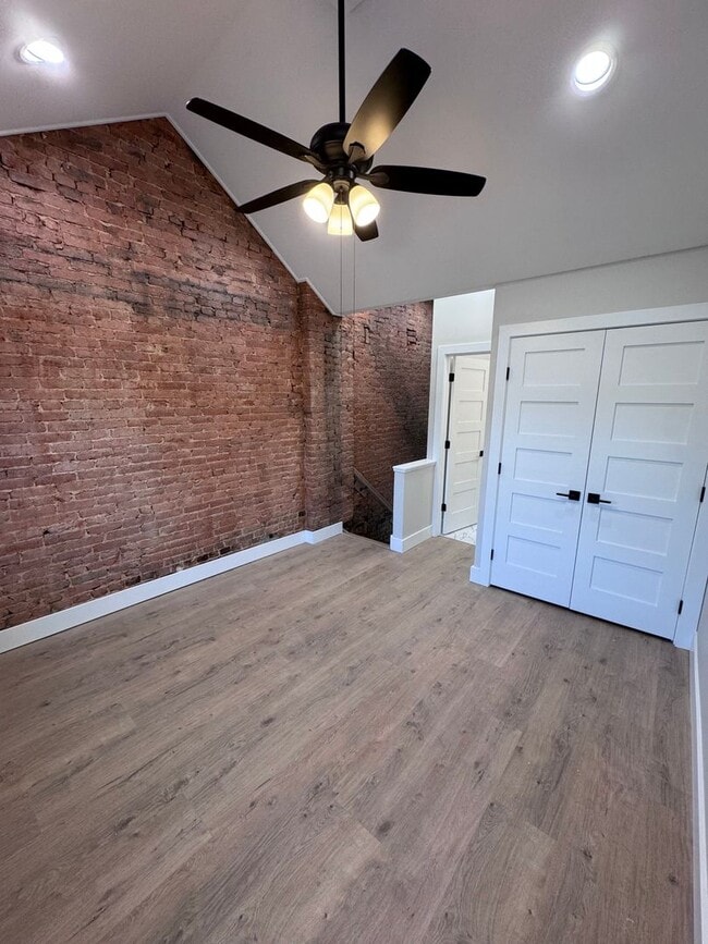 Building Photo - Trendy Urban Loft