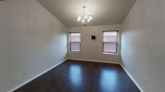 Building Photo - 18116 Viento Dr
