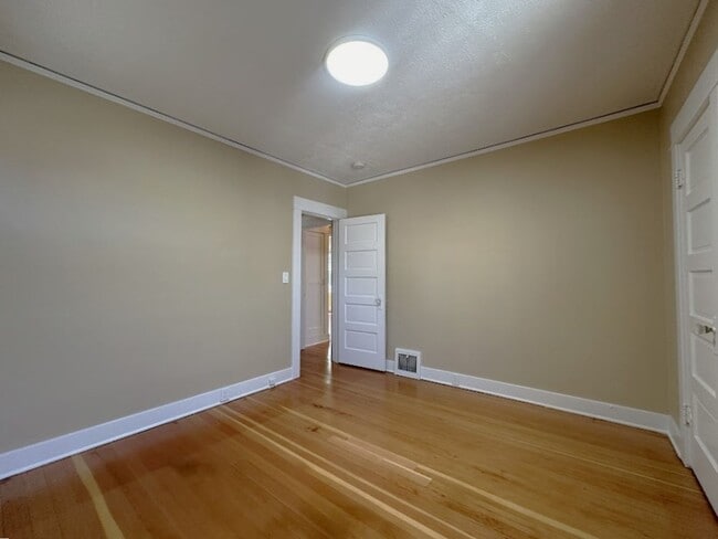 Building Photo - Gorgeous mature home with loads of charm o...