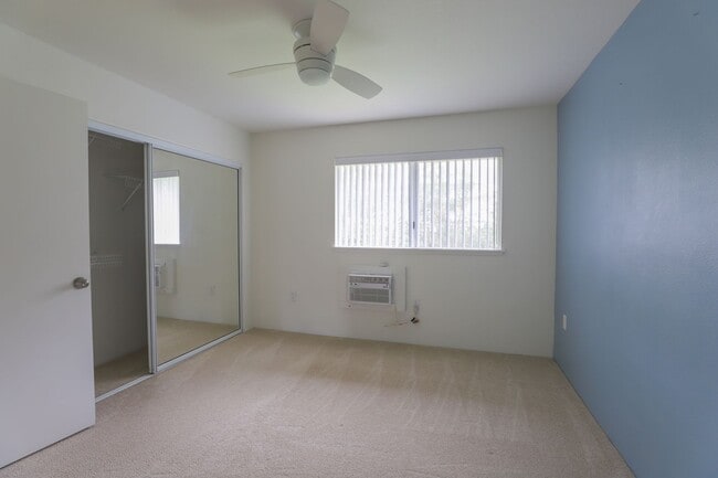 Building Photo - Rarely Available !  Beautiful 3-Bedroom Corner Unit – Pet Friendly & Spacious!