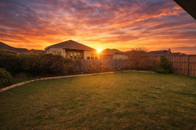 Building Photo - 3 BED 2 BATH NEW MANAGEMENT!!!!