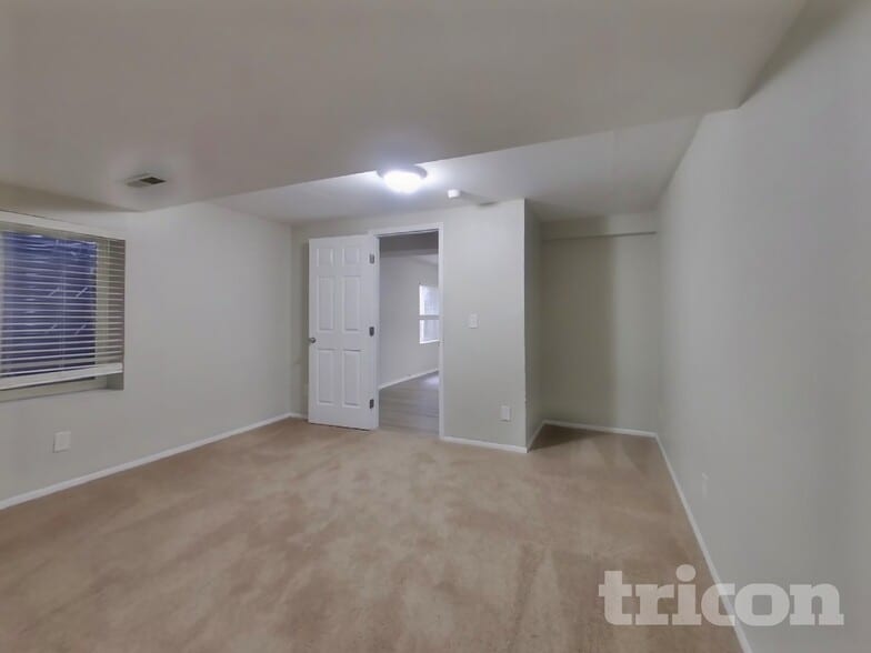 Building Photo - 565 Winebrook Way