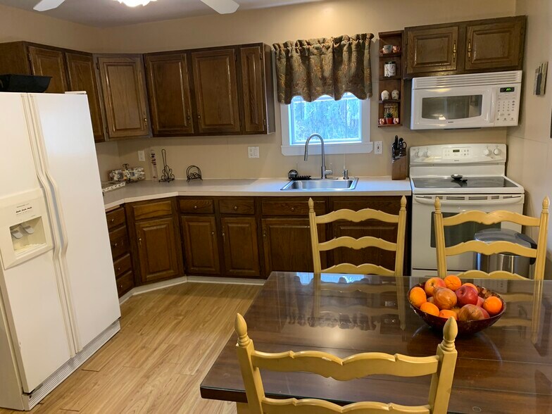 Building Photo - 266 Mahopac Ave