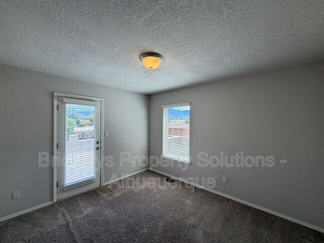 Building Photo - 7420 Tangerine Ct NE