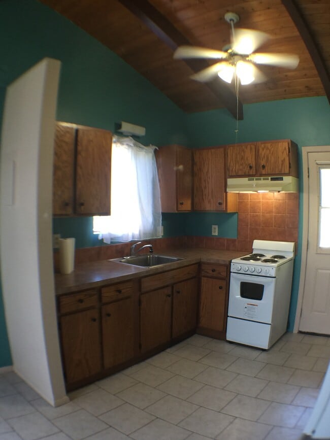 Building Photo - Cottage