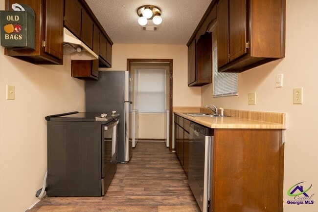 Building Photo - 420 Westcliff Cir