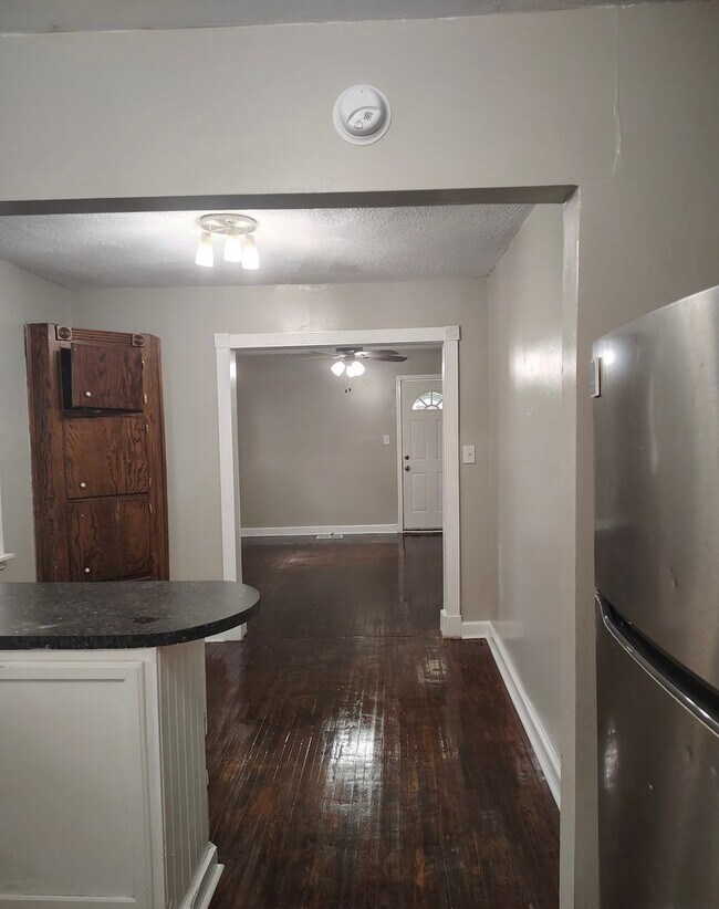 Building Photo - 4638 S McRaven Rd