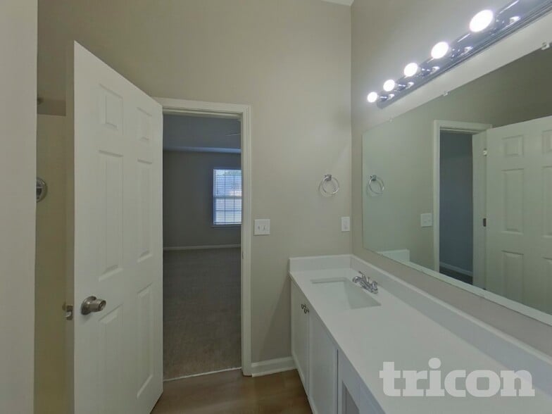 Building Photo - 3046 Willamette Valley Dr
