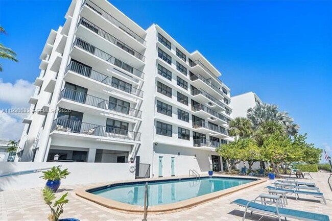 Building Photo - 10101 E Bay Harbor Dr