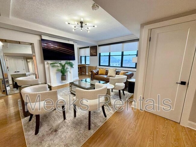 Building Photo - 1108 Kanawha Blvd E