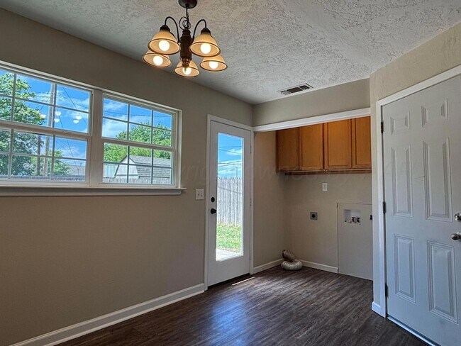 Building Photo - 5102 Benton Dr