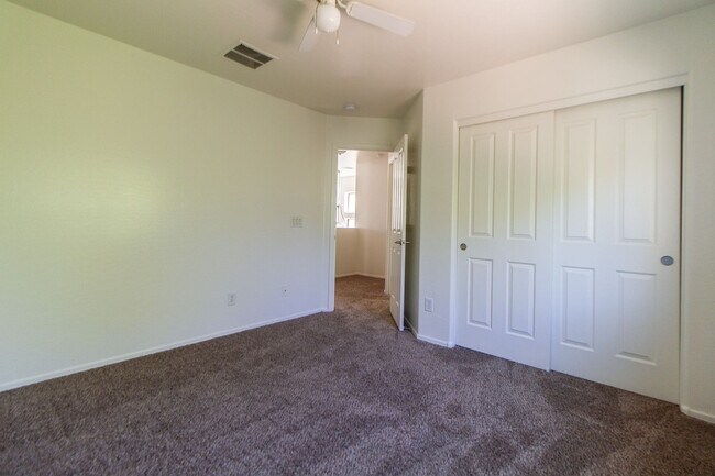 Building Photo - 3873 E Bridgeport Pkwy