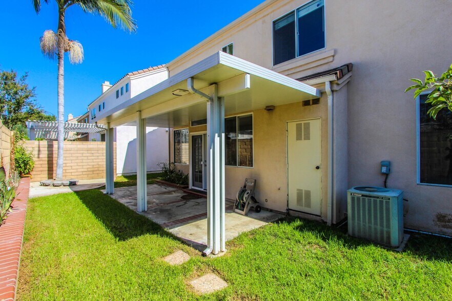 Building Photo - 655 Roscoe St