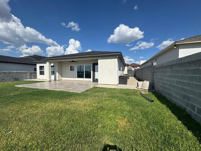 Building Photo - 1504 Ocaso Dr
