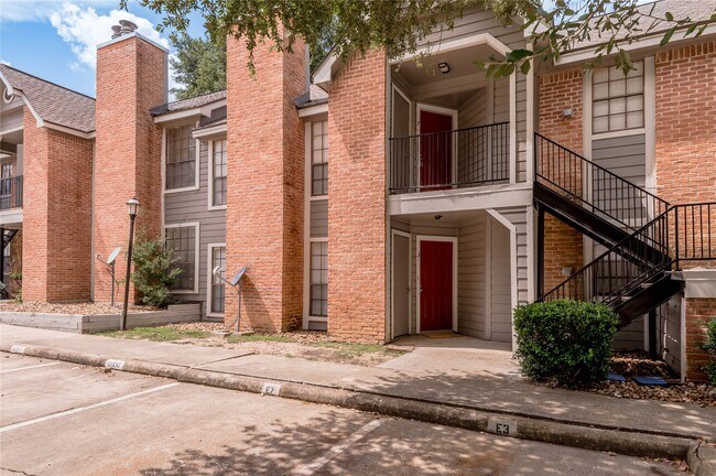Building Photo - 2401 Sycamore Ave