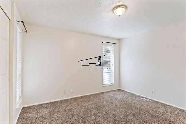 Building Photo - 350 E