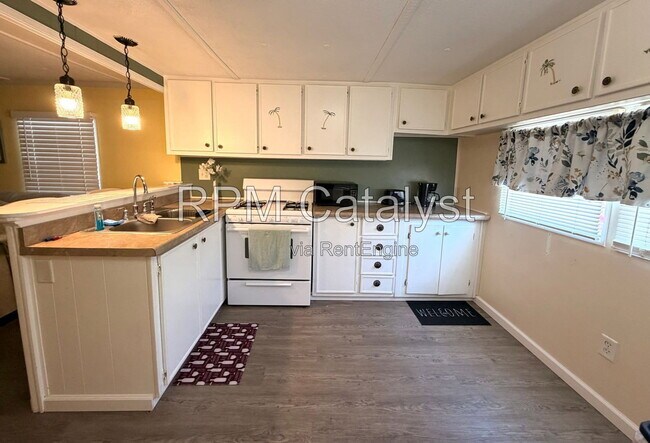 Building Photo - 2643 Teakwood Dr