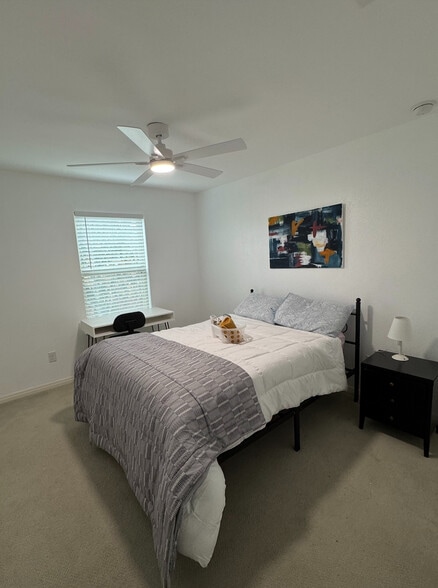 Building Photo - Room in Condo on Red Bud Ridge Ln