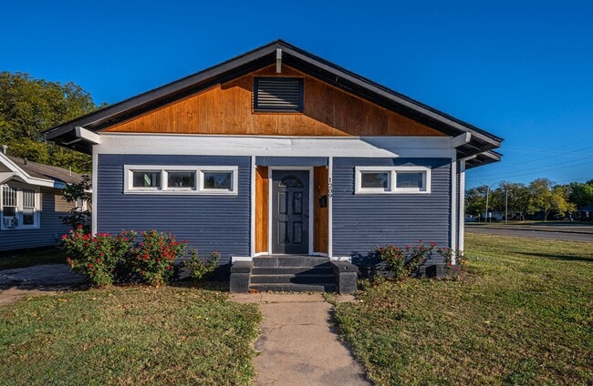 Building Photo - New 3 Bedroom 2 Bath on Stanley SW