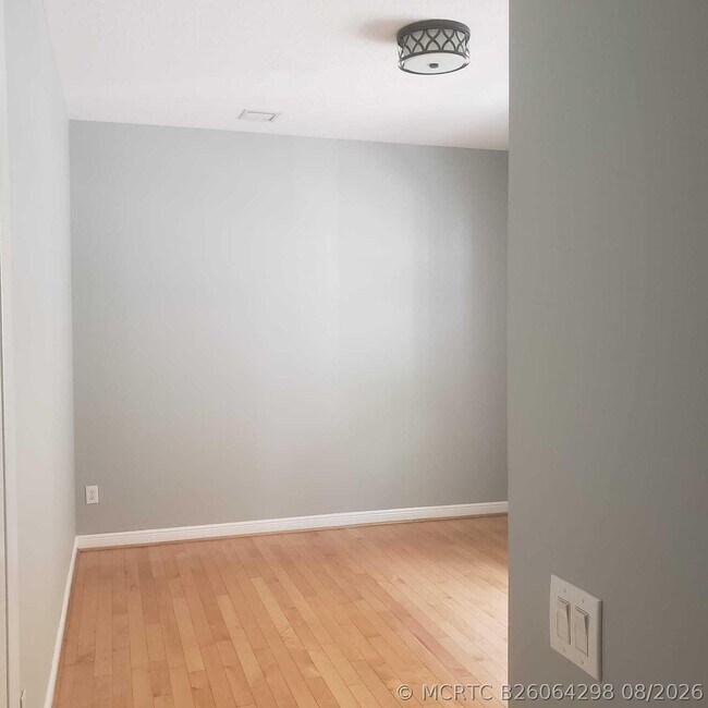 Building Photo - 833 SW 167th Ave