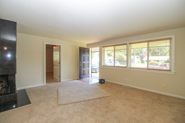 Building Photo - Charming updated 3-Bed/1-Bath Rambler on q...