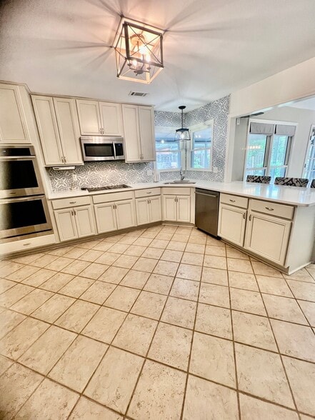 Building Photo - 205 Kinderhill Ct