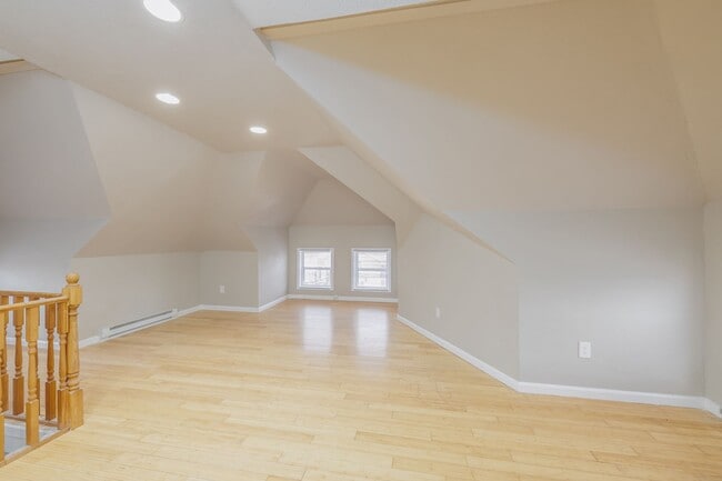 Building Photo - 23 6th St