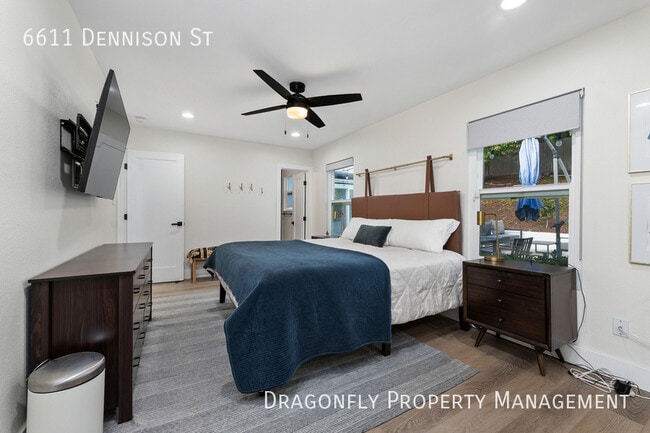 Building Photo - 6611 Dennison St