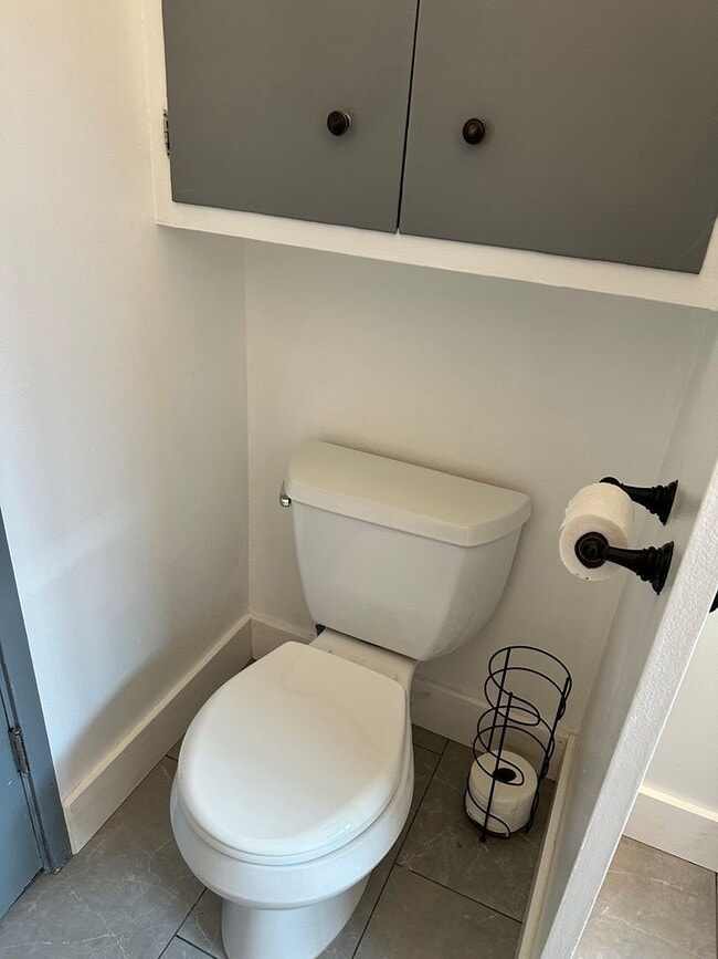 Building Photo - 2 Bedroom/ 1 Bath House in Eureka, Single car Garage with Washer & Dryer included!!