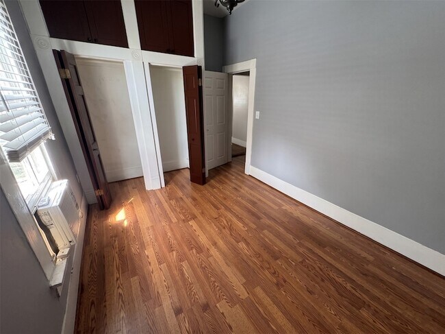 Building Photo - 2119 Hardy St