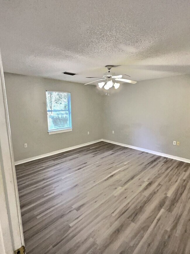 Building Photo - 8100-8104 Exchange St