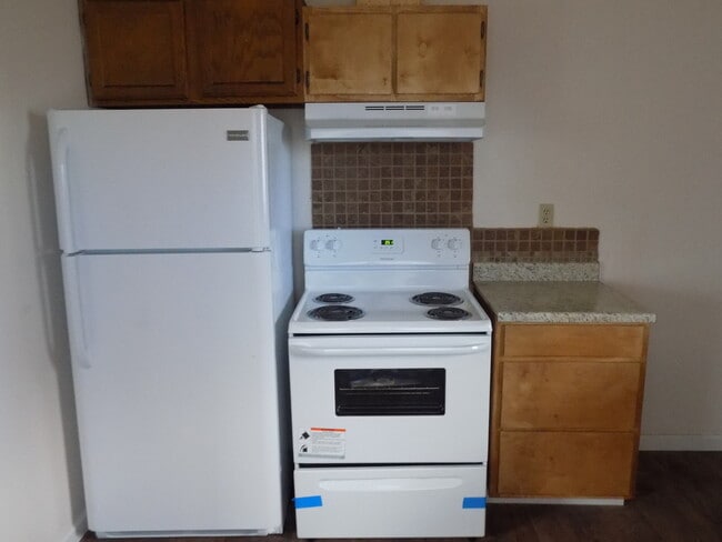 Building Photo - 1865 Hope St