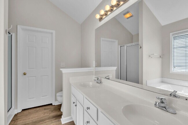 Building Photo - Stunning 4-Bed Home with Modern Kitchen, Bonus Space & Pool Access in Long Creek Plantation