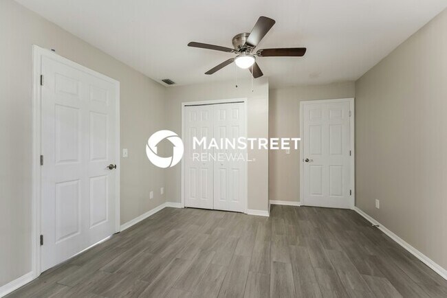 Building Photo - 3 Bedroom Pet-Friendly Home in Lehigh Acre...