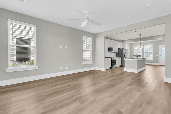 Building Photo - Charming Charleston Home in the Heart of M...