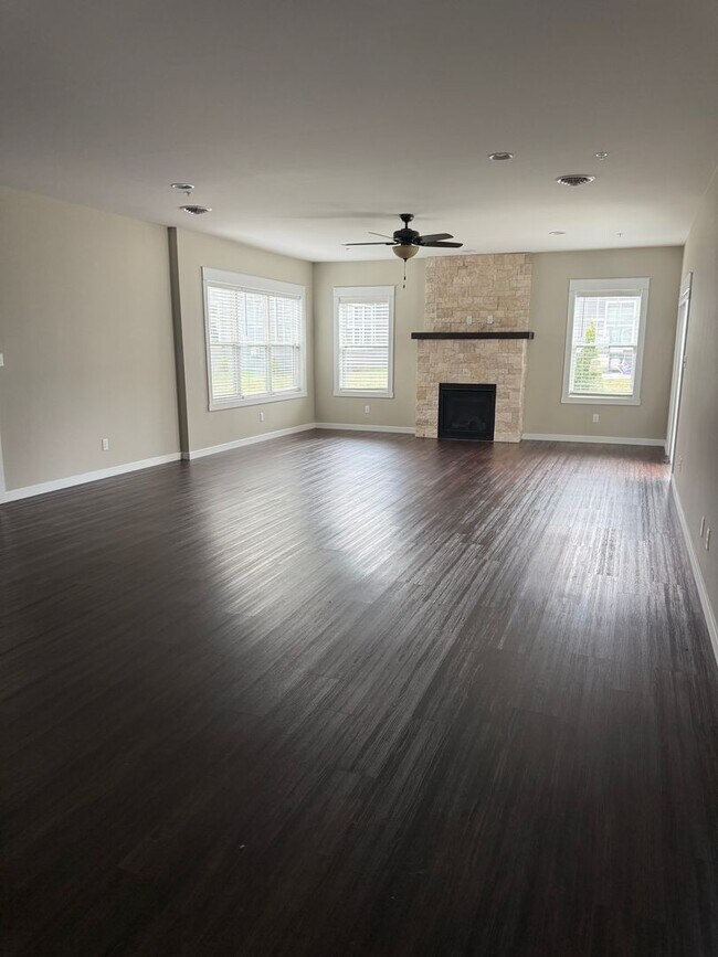 Building Photo - 3 Bedroom, 3 Bathroom - Shippensburg, PA!