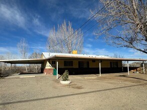 Building Photo - 3 Bedroom 2 Bathroom Top Level Duplex available for rent in Aztec, NM