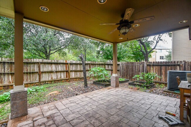 Building Photo - 3126 Clearview Cir